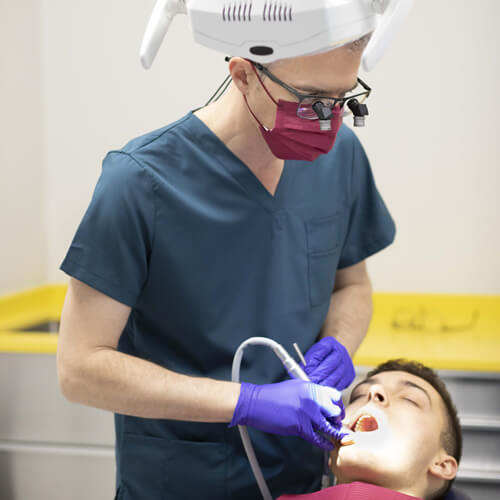 Nucia Clinic - Implantes Dentales - Doctor